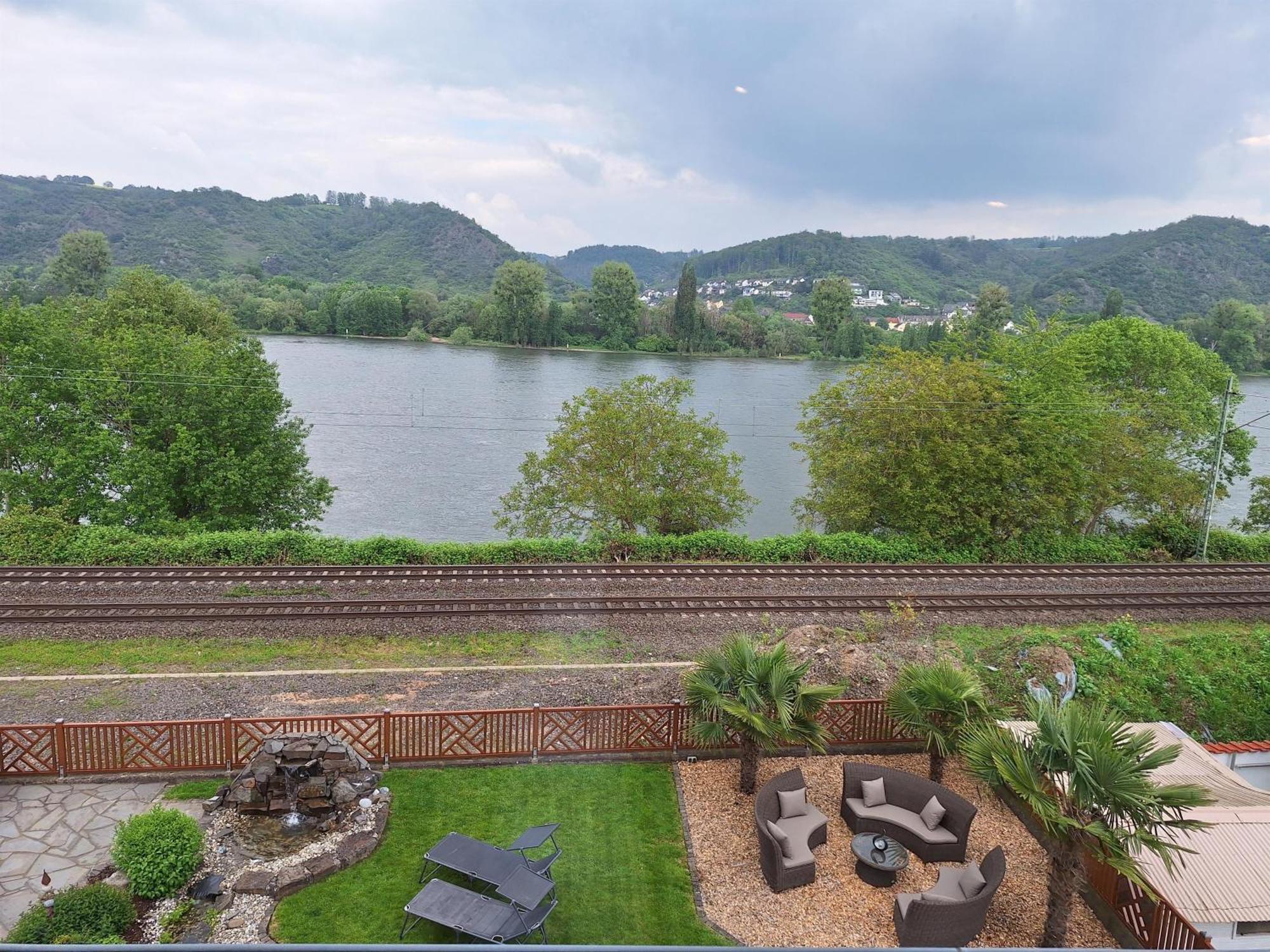 Ferienwohnung Rhens Am Rhein エクステリア 写真